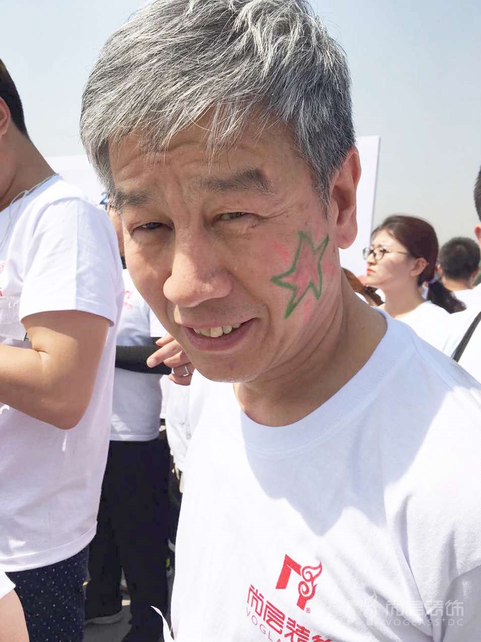 朱晓立积极参加尚层装饰公司举办的运动会
