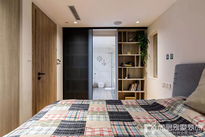 W HOUSE