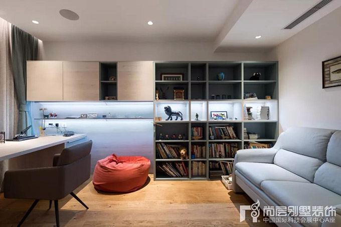 W HOUSE