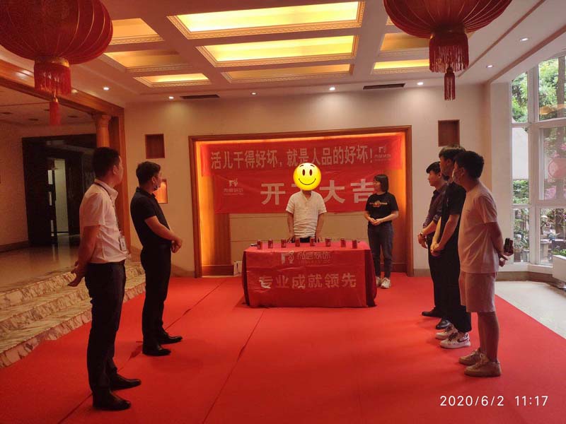 恭祝成都青羊区御都花园别墅装修业主杨先生府邸开工大吉