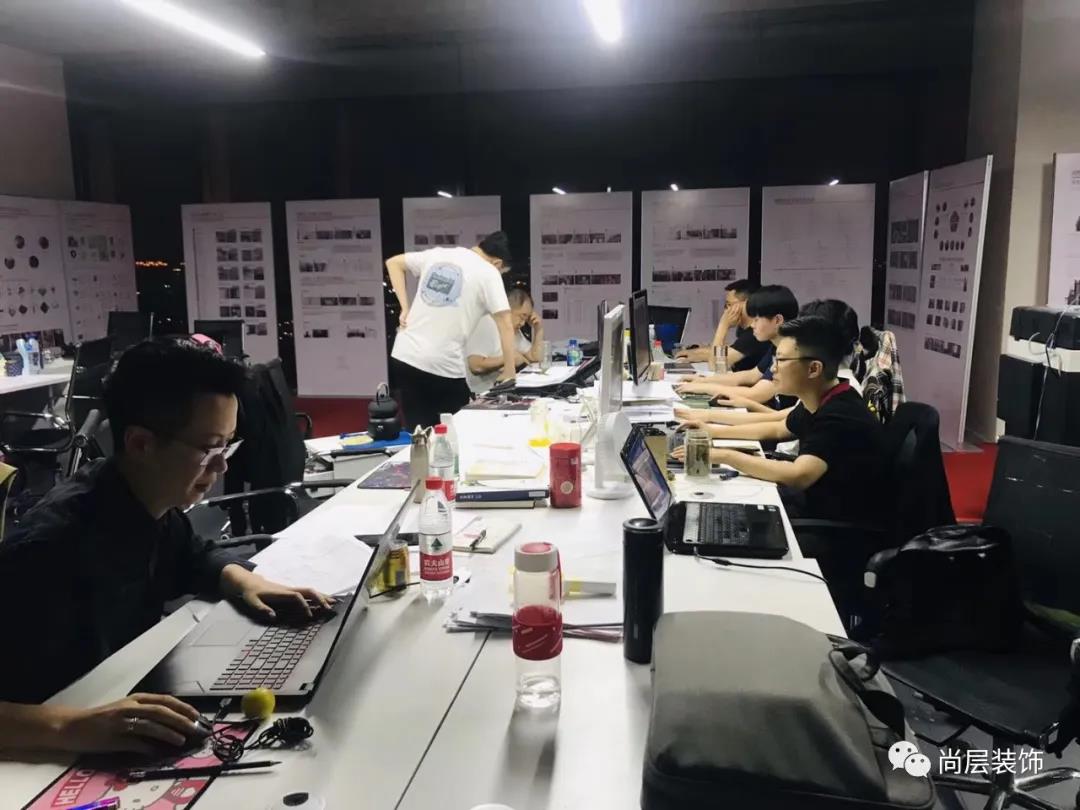 尚层装饰团队工作状态